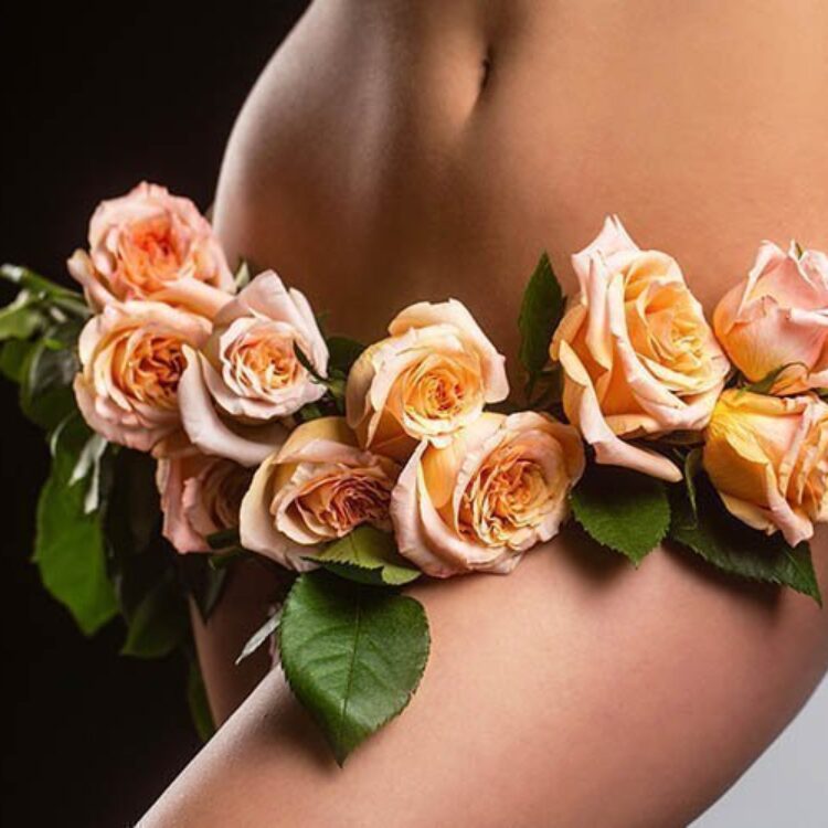 It uslubidagi yalangoch ayollar